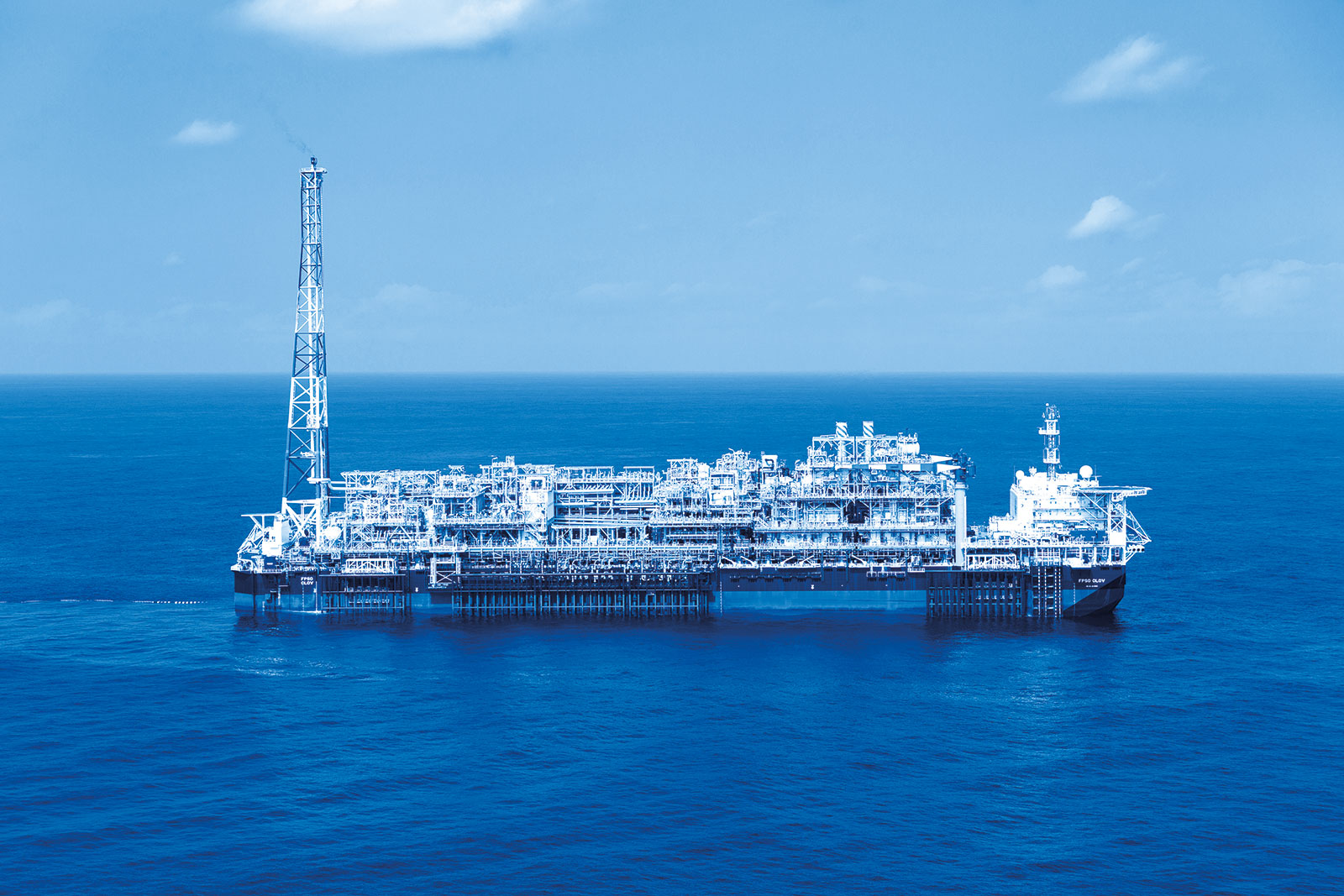 Floating production unit of the Clov field, Angola (FPSO).